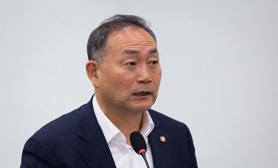 소위 심사 결과 보고하는 김원이 중소벤처기업소위원장