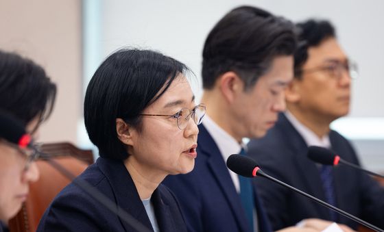 법안 관련 정부측 의견 제시하는 한성숙 장관