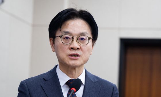 법안 의결 인사말하는 김정관 산업부 장관
