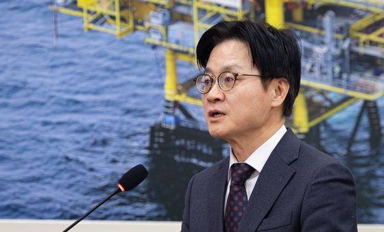 인사말하는 김정관 장관