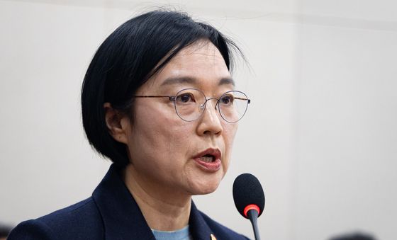 인사말하는 한성숙 중기부 장관