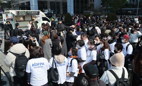 장항준 감독 커피차 '200명 금새 매진'