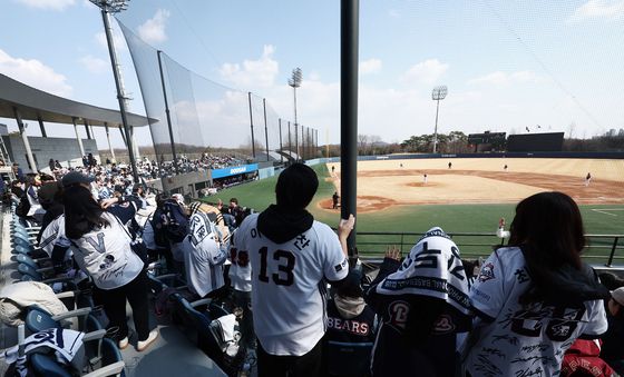 파란 하늘 아래 펼쳐진 KBO 시범경기