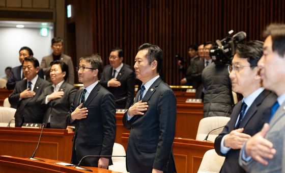 국민의례하는 민주당 지도부