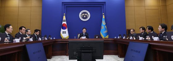 수석보좌관회의 주재하는 이재명 대통령