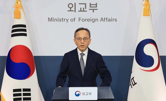 브리핑하는 박일 외교부 대변인