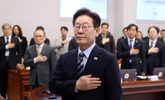 국민의례하는 이재명 대통령