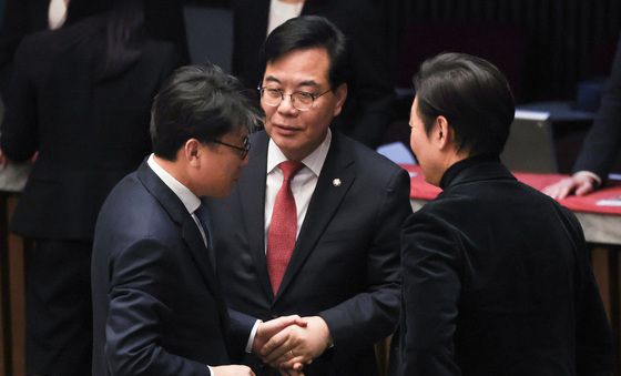 인사하는 송언석·진성준