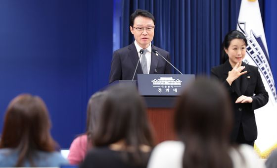 李대통령 "12·29 유해수습 방치 책임자 엄중 문책" 지시