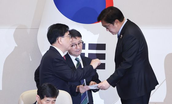 국회의장과 대화하는 한병도·송언석