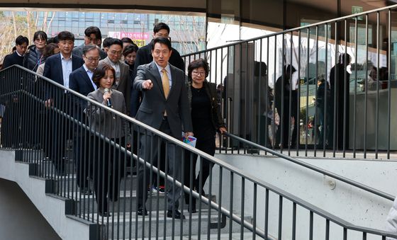 서서울미술관 외관 둘러보는 오세훈 시장