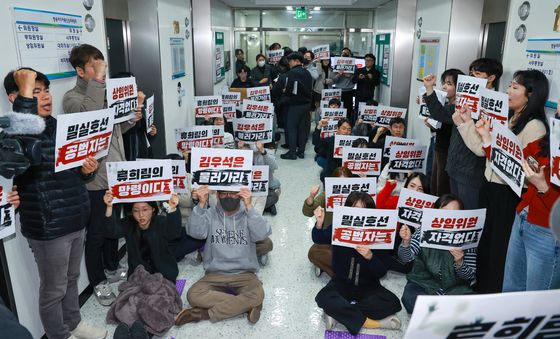 김우석 상임위원 사퇴 촉구하는 언론노조