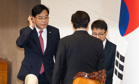 국회의장과 의사일정 논의하는 여야 원내대표