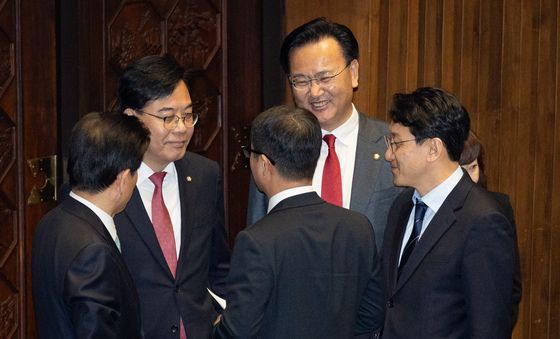 여야 원내지도부 '본회의 논의'