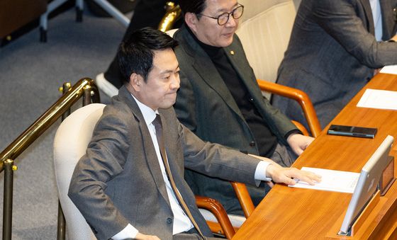 생각 잠긴 장동혁 국민의힘 대표