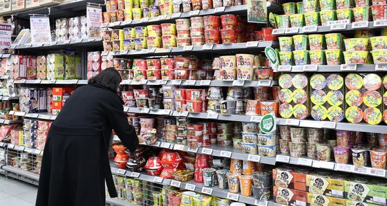 라면업계 물가안정 동참, 줄줄이 가격 인하