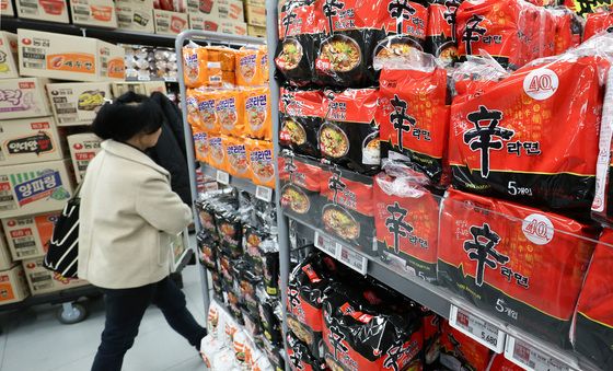 정부 물가 안정 기조에 라면 가격 인하