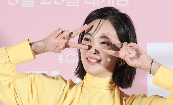 이주연, 화사한 꽃 브이