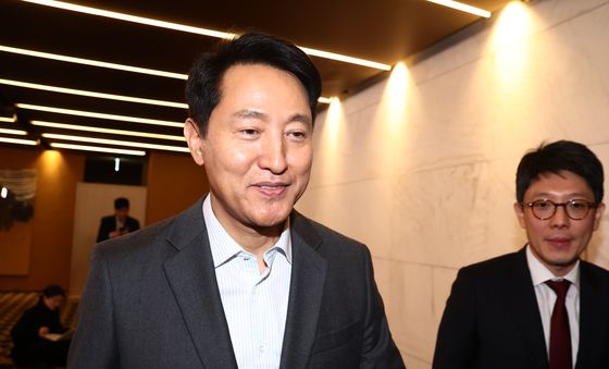 백브리핑 마치고 나오는 오세훈 시장