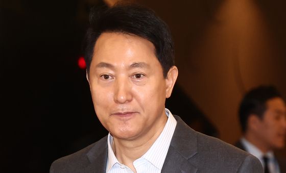 국민의힘 지선 후보 등록 마감 앞두고 백브리핑 나선 오세훈 시장