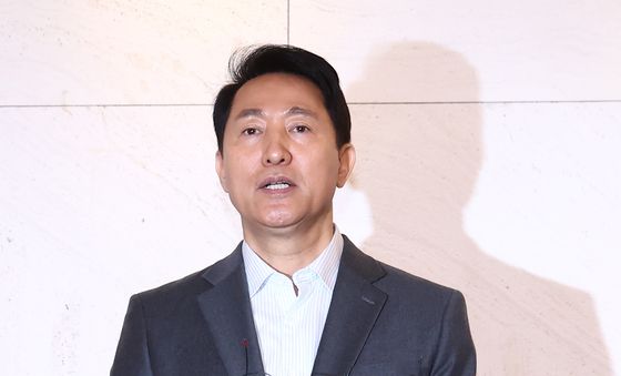 국힘 후보 등록 관련 백브리핑 하는 오세훈 시장