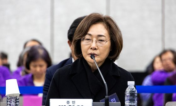 질의에 답하는 박희영 용산구청장