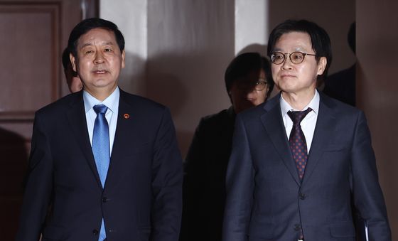 30년 만에 석유 최고가격제 시행하는 정부