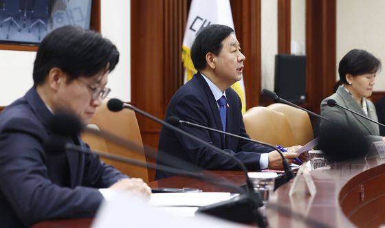 30년 만에 석유 최고가격제 시행하는 정부