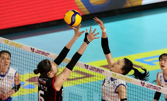 공격하는 현대건설 양효진