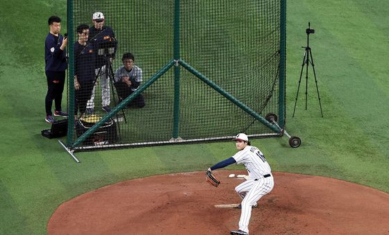 라이브피칭하는 오타니