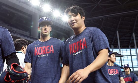 '약속의 땅' 밟은 위트컴·문보경