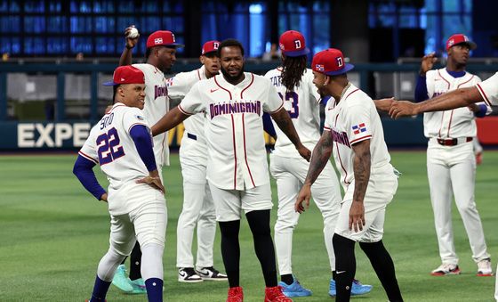 WBC 8강전 앞두고 훈련하는 도미니카 선수들