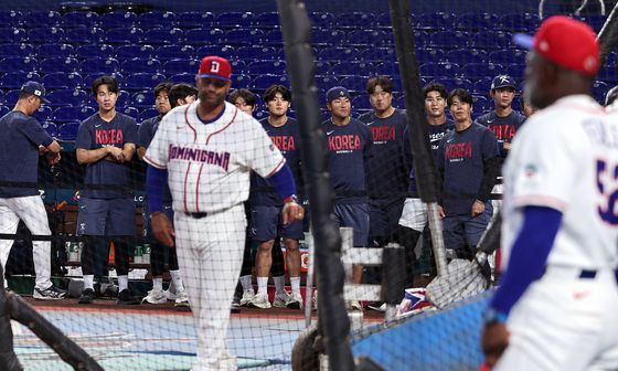 도미니카 타격훈련 지켜보는 WBC 대표팀