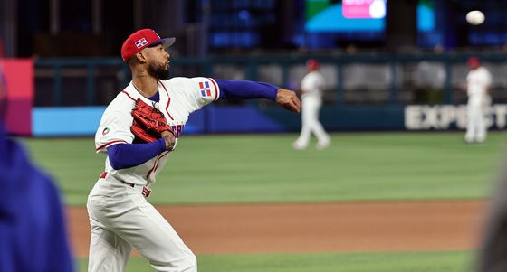 도미니카 선발로 나서는 크리스토페르 산체스