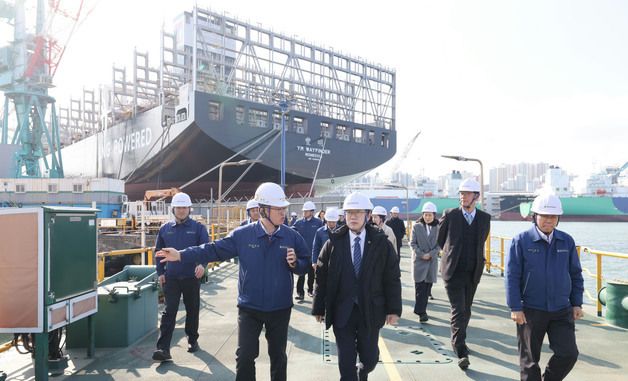 조선산업 수출 현장 살펴보는 이명구 관세청장