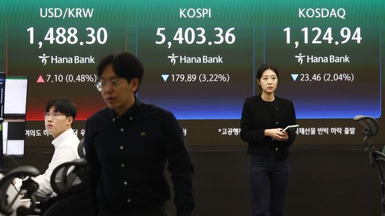 유가 급등에 하락 개장한 코스피·코스닥