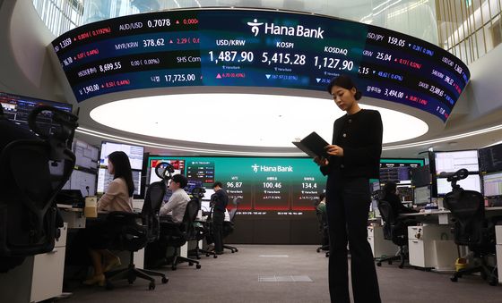 유가 급등에 코스피 3% 하락 개장