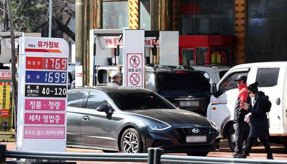'석유 최고가격제' 시행…휘발유 출고가 1724원