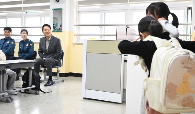 학생들의 상황극 지켜보는 오세훈 시장