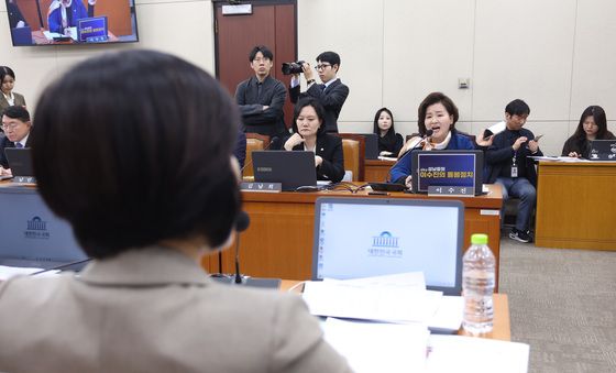 언쟁 벌이는 복지위 여야 간사