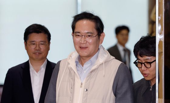 이재용 삼성전자 회장, 해외 일정 마치고 귀국