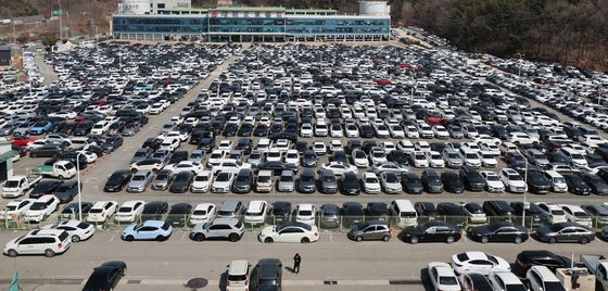 거래 줄어든 중고차