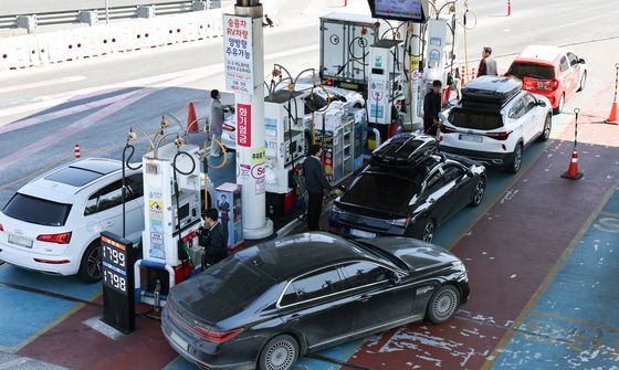 저가 주유소 찾아 나선 시민들