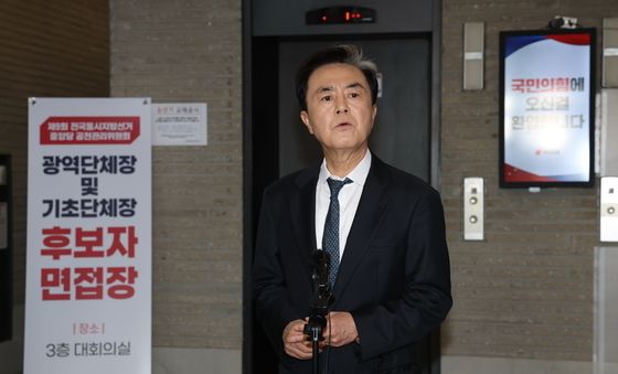 질의 답변하는 김태흠 충남지사