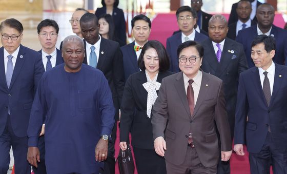 우원식 의장, 가나 대통령 영접