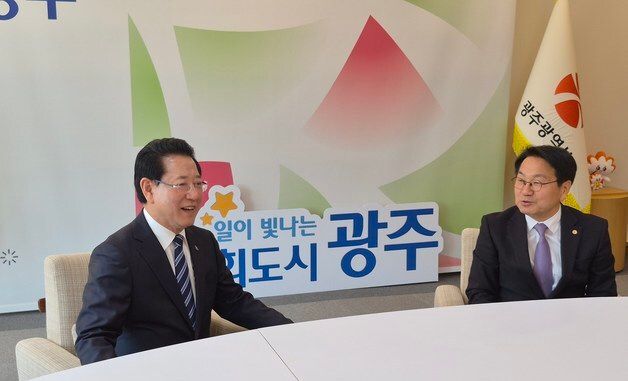 김영록, 강기정과 면담