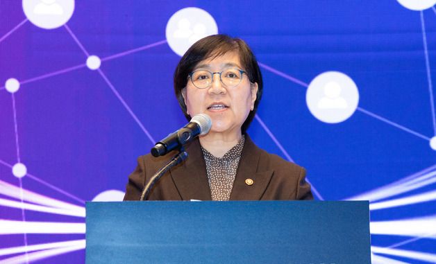 환영사하는 정은경 장관