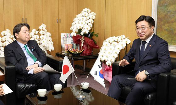 윤호중 장관, 日총무대신 면담