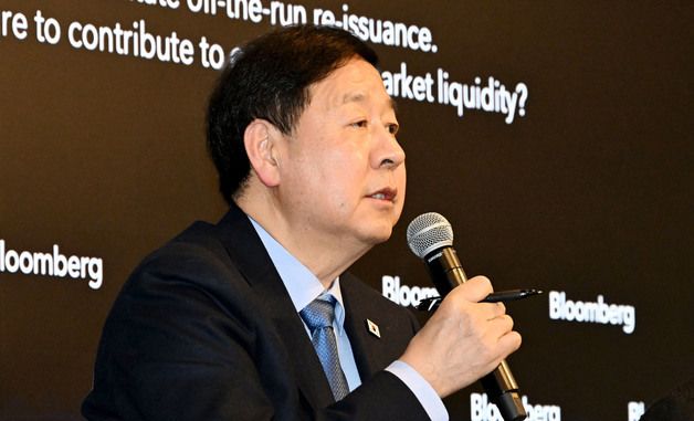 질문 답하는 구윤철 부총리