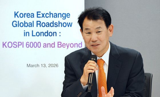 한국 자본시장에 대해 설명하는 정은보 이사장